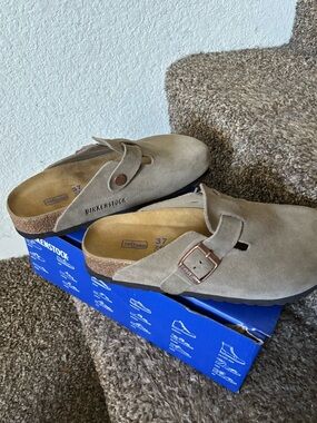 NWT Birkenstock Boston Suede Clog Taupe 37